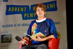 Štěpán Petrů ze skupiny Nebe nejen hrál a zpíval, ale také četl dětem básničky. 